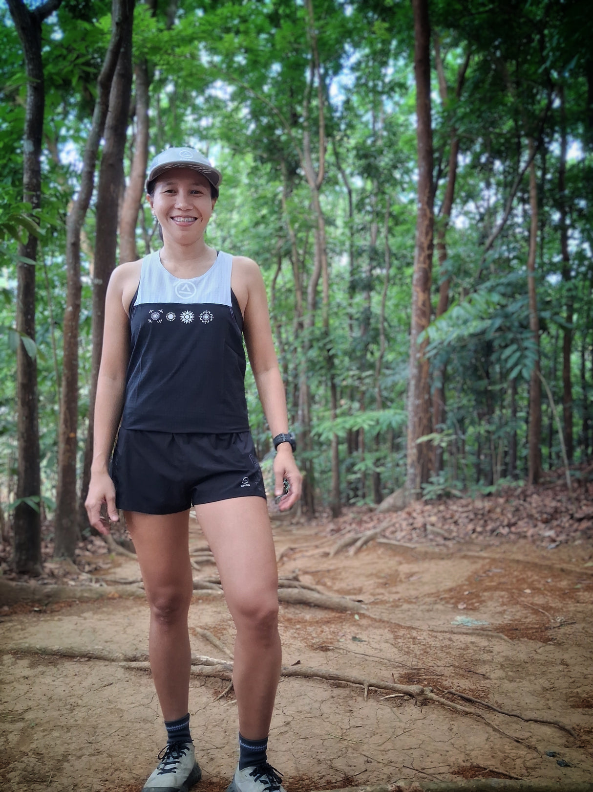 Lakambini Super Light Singlet (black/lilac) - unisex