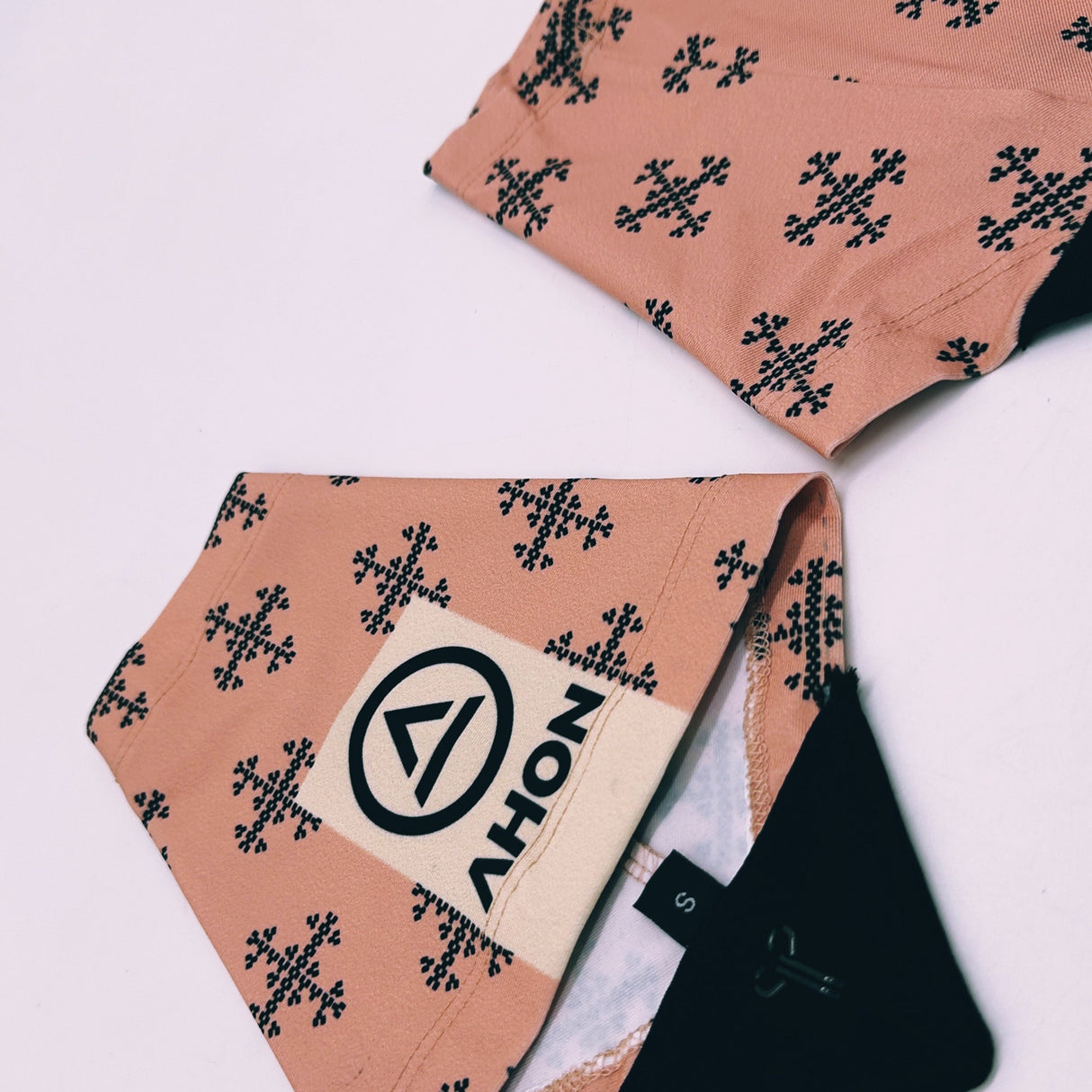 Apo 1 Trail Running Gaiters displayed flat, showing design and fabric texture.