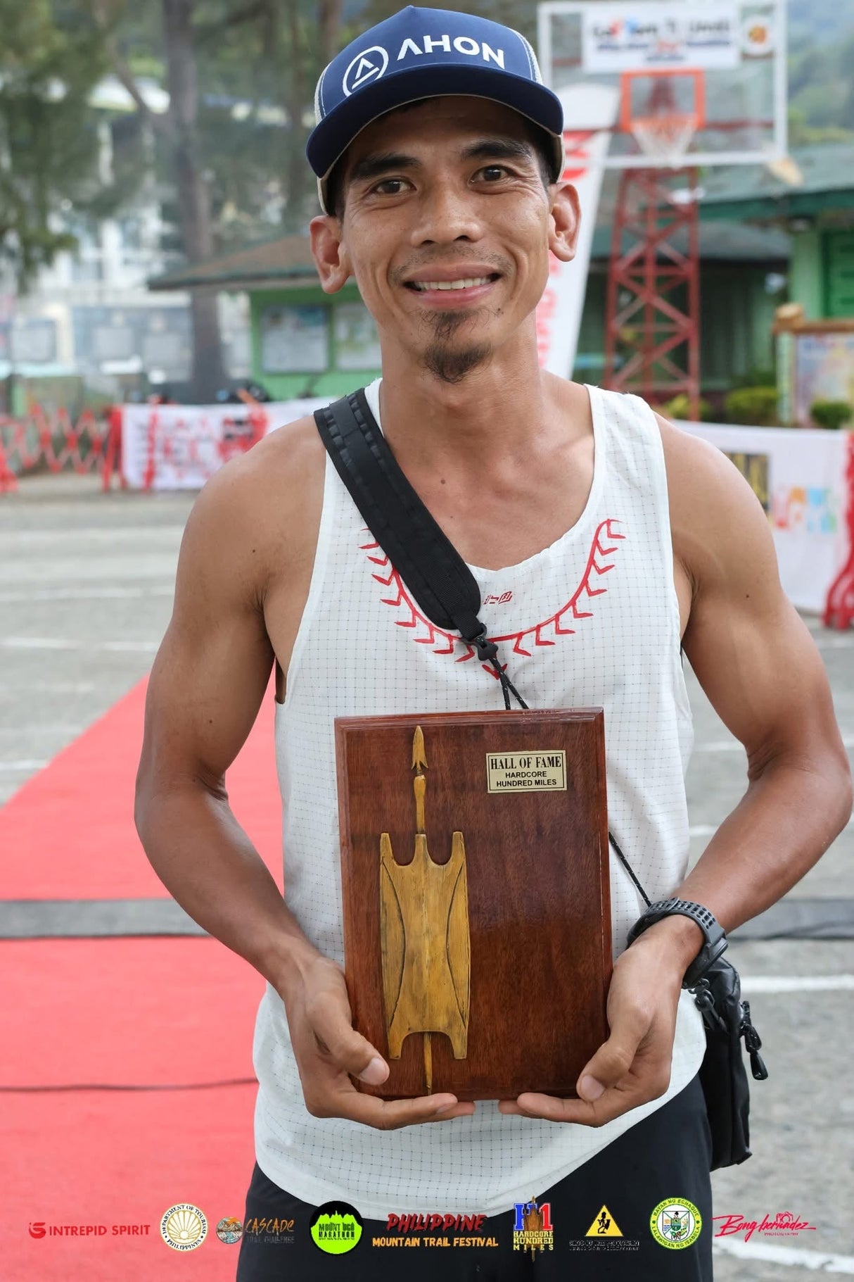 Trail runner wearing Koling Super Light Singlet white front with red detail, navy back