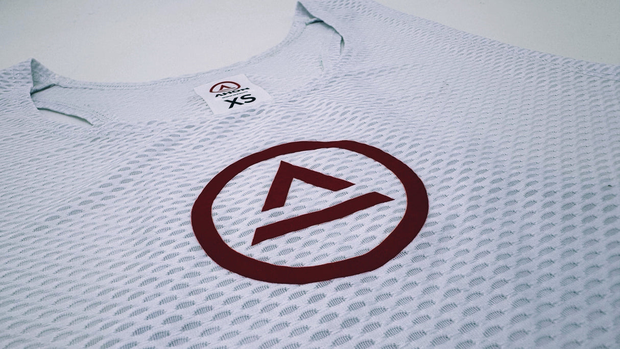 Close-up of KSU Singlet 1 fabric texture – breathable and quick-drying