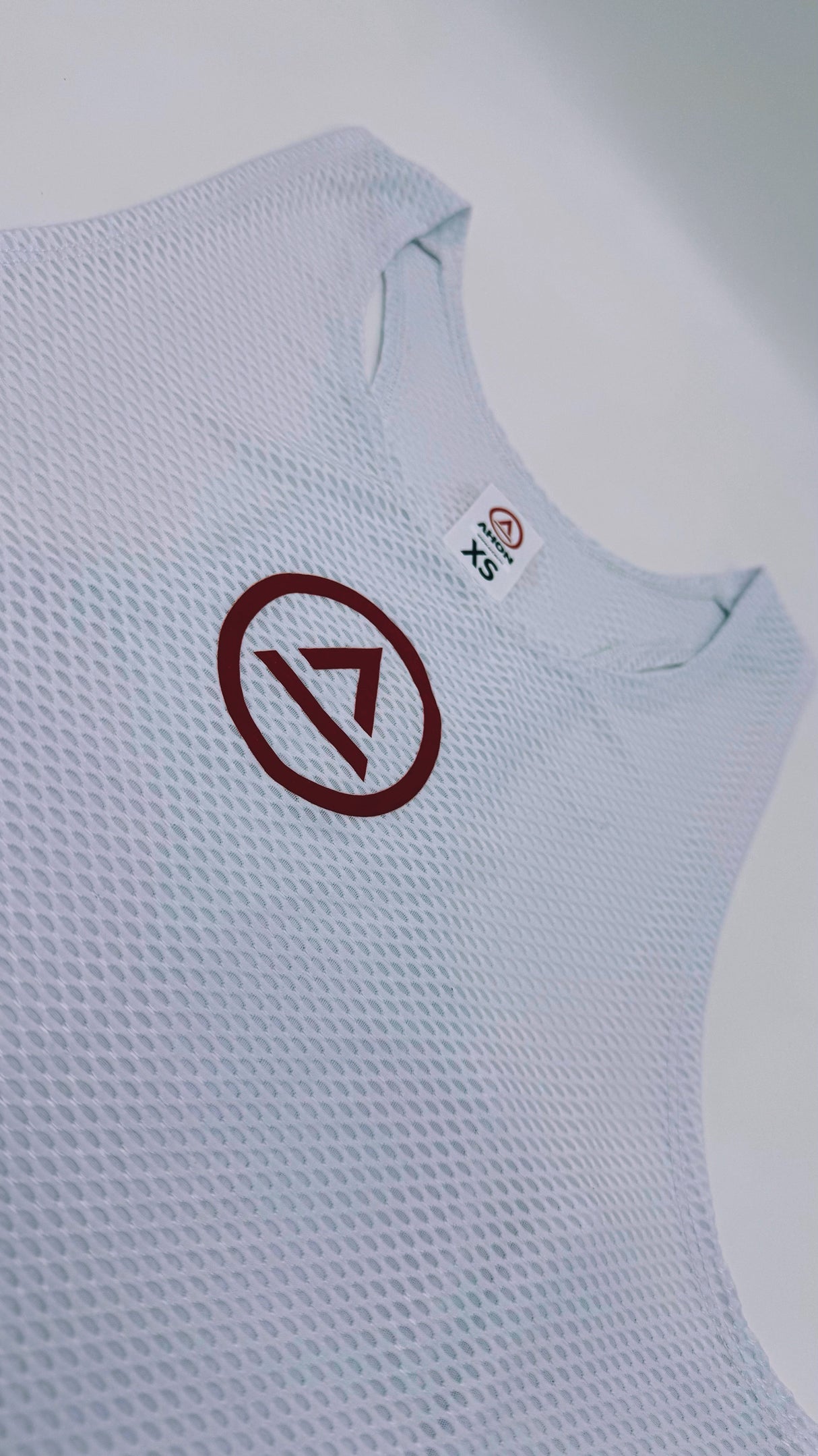 Close-up of KSU Singlet 1 fabric texture – breathable and quick-drying