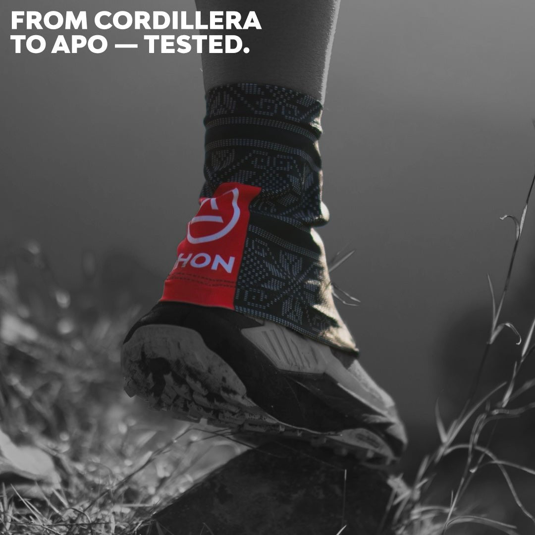 Ahon Uleyan 1 Trail Running Gaiter worn on trail shoe, stepping on rock during mountain run