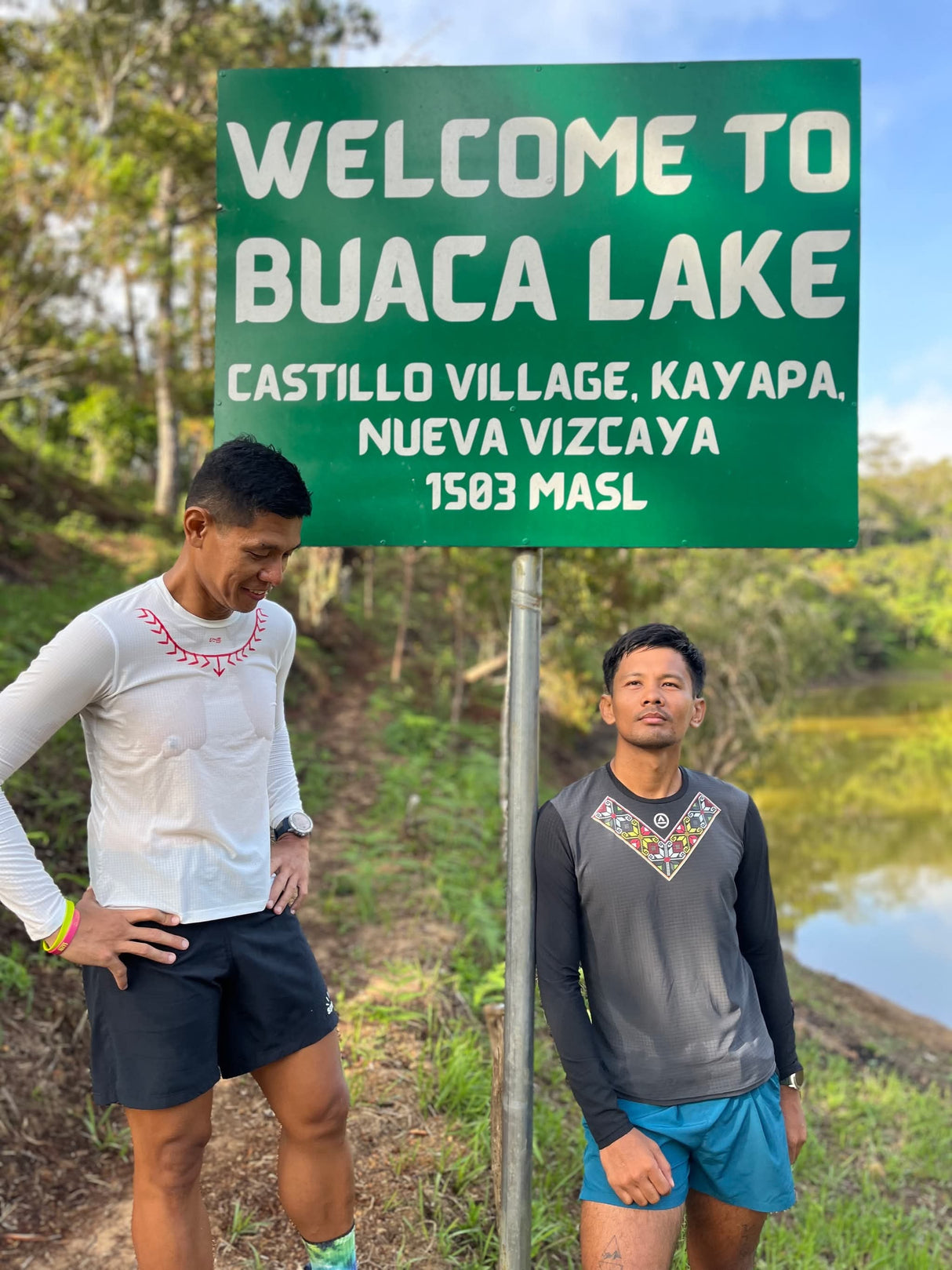 Trail runner wearing Uleyan Super Light Shirt beside a calm Buaca lake after a climb