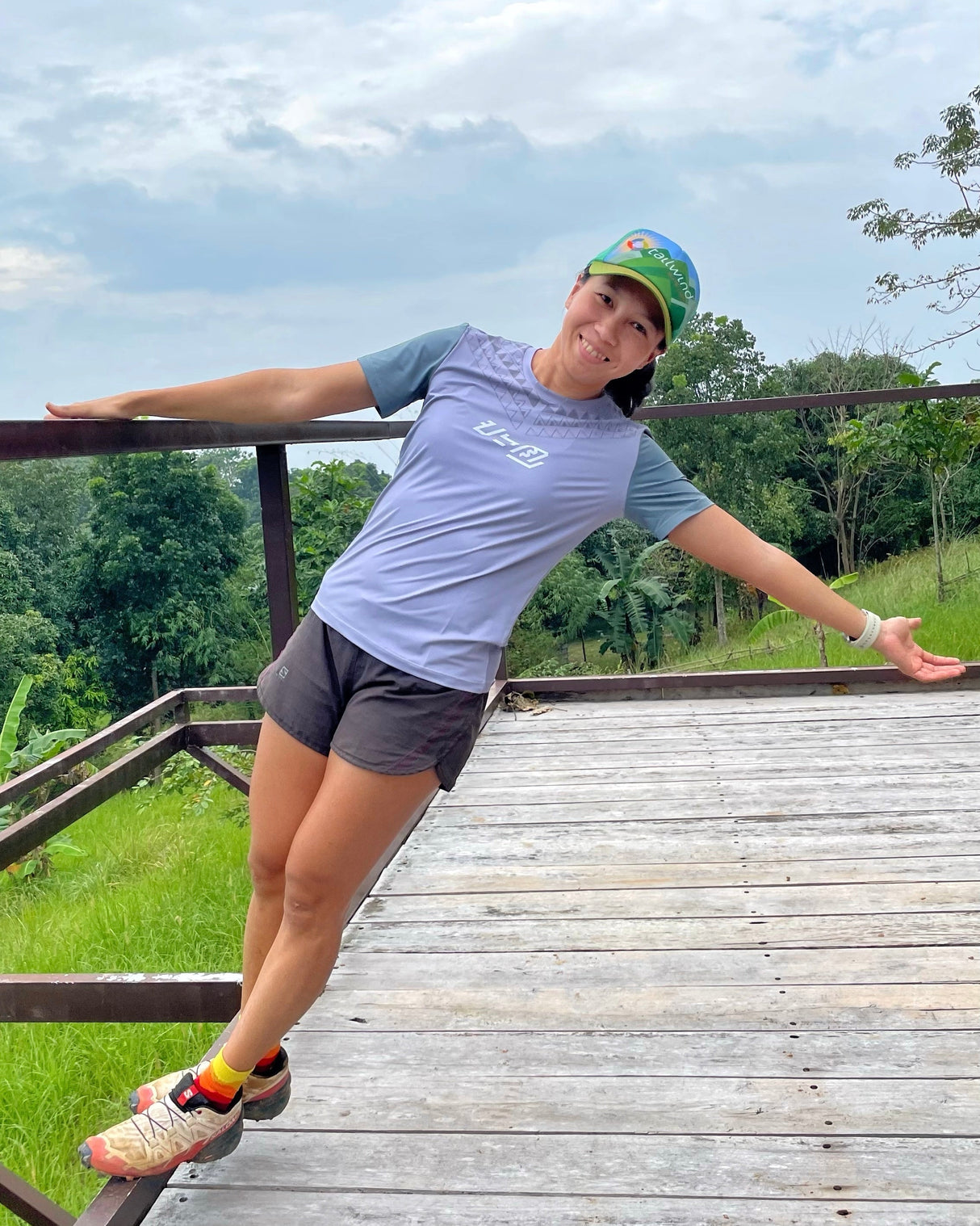 Ultra Light Running Shirt (cloud / artichoke) - unisex - Ahon.ph