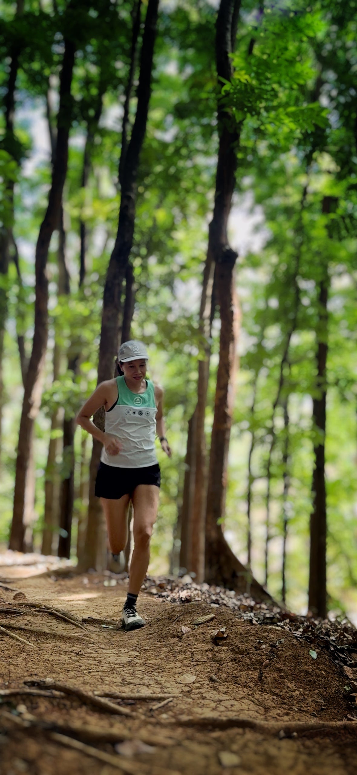 Lakambini Super Light Singlet (white/green) - unisex